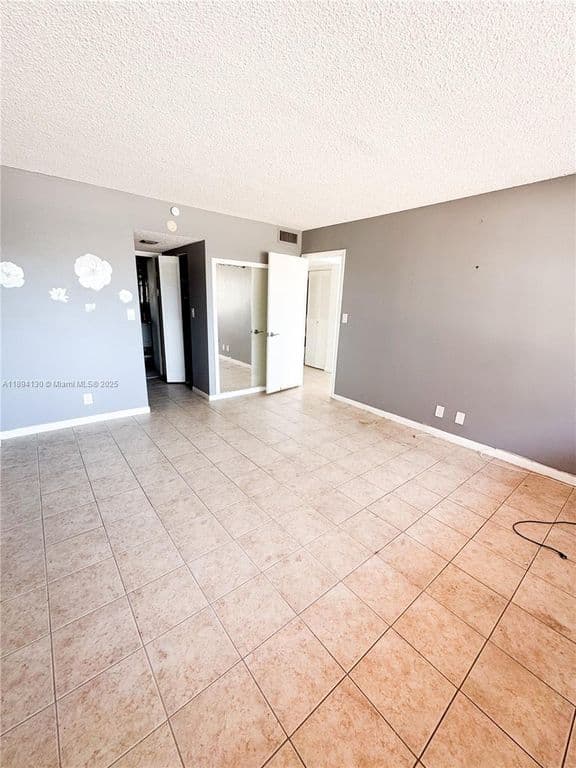 1-bedroom Condo — 2025 NE 164th St APT 206
