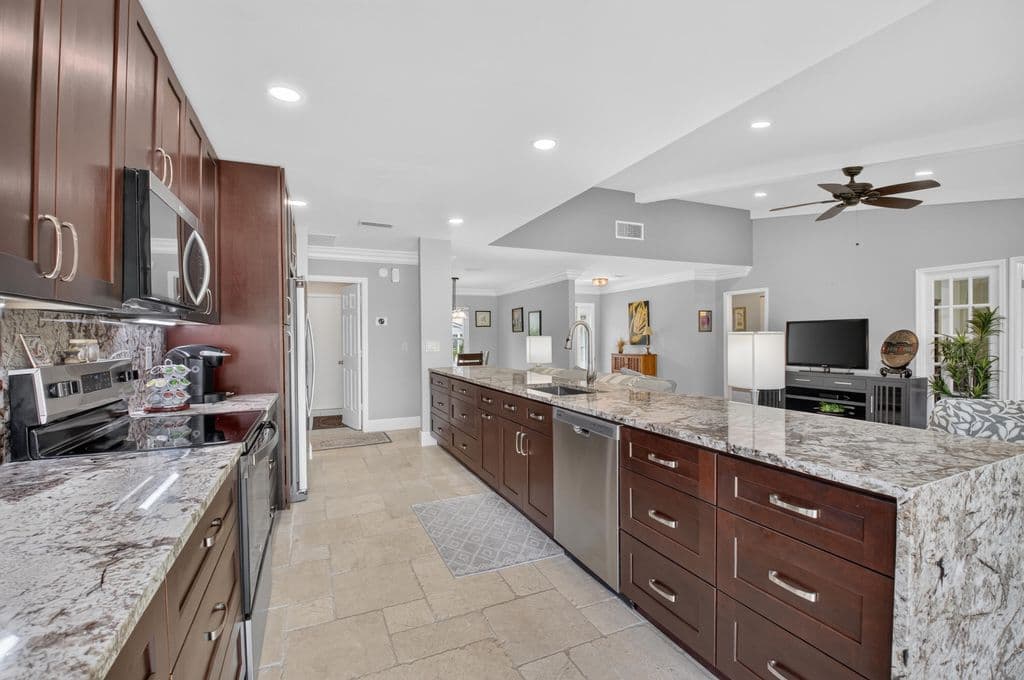 2+1 Müstakil ev — 22018 Colony Drive