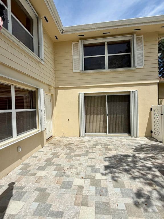 2-bedroom Property — 8161 Andover Court #61d