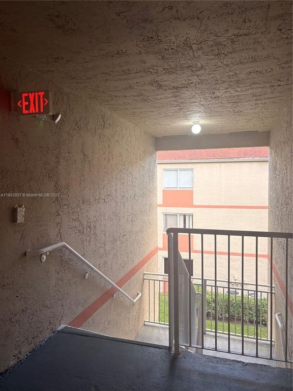 2-bedroom Condo — 18850 NW 57th Ave APT 306