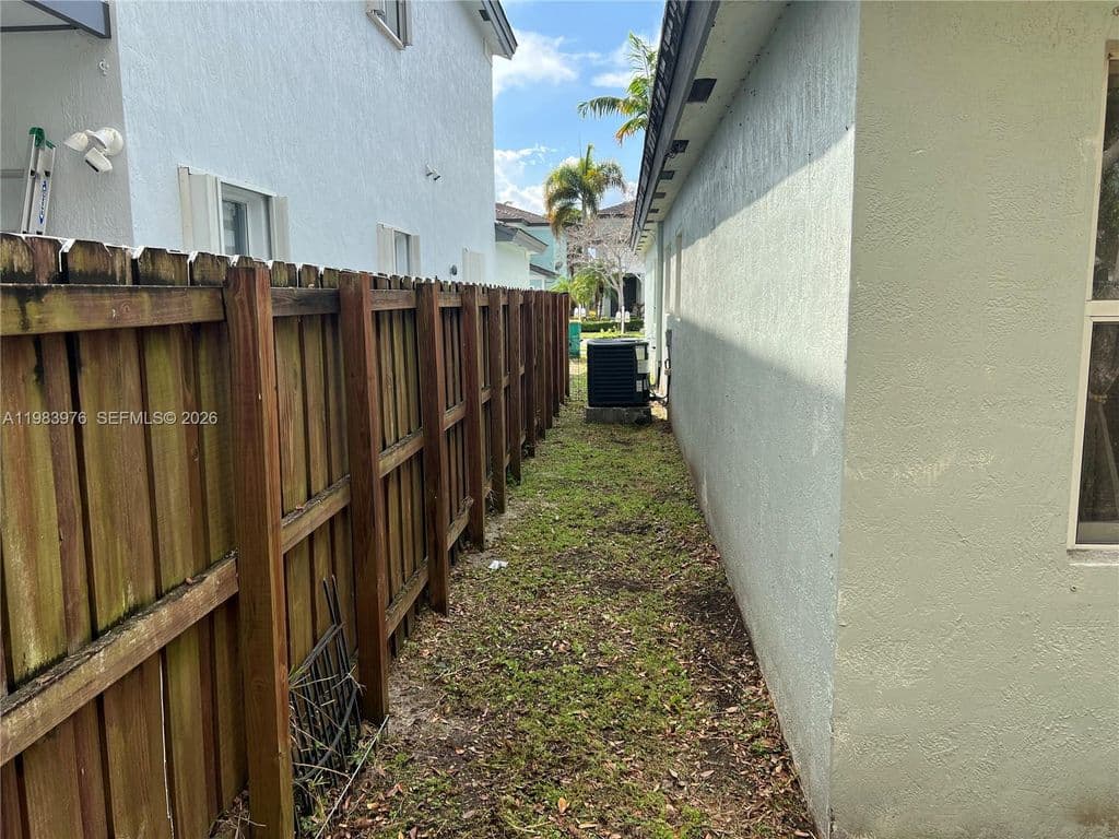 3-bedroom Single-Family Home — 195 NE 36th Ter