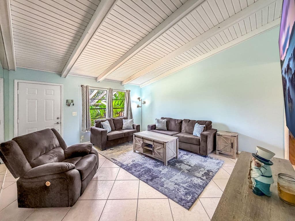 3-bedroom Condo — 39 Vía De Casas Norte