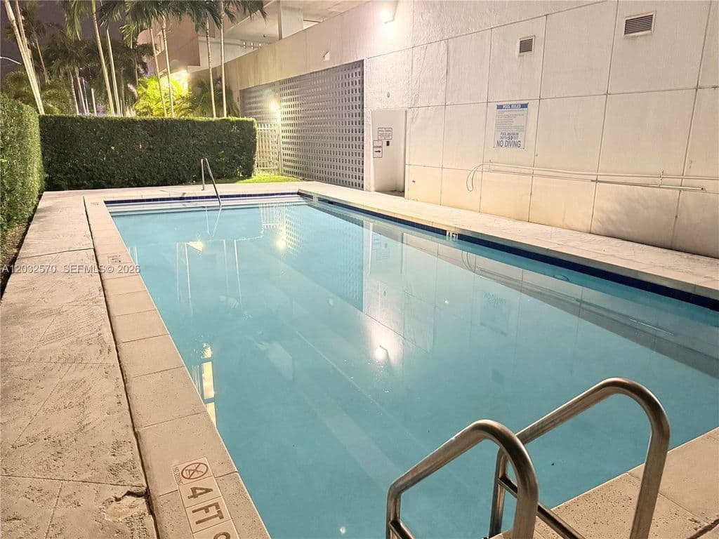 2+1 Condo — 36 NW 6th Ave APT 601