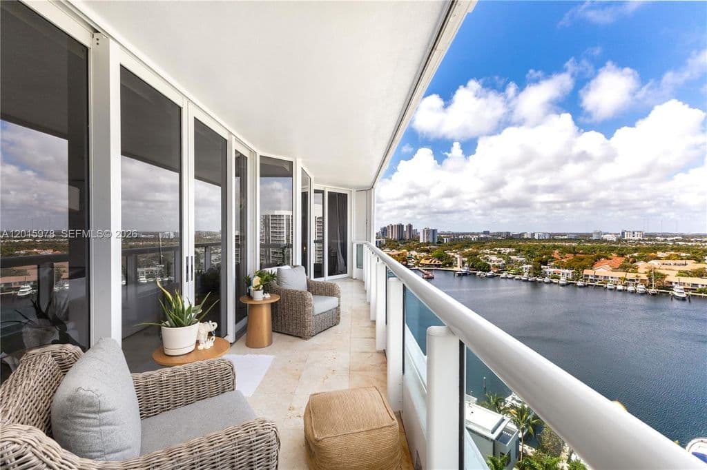 2+1 Condo — 21055 Yacht Club Dr #1707