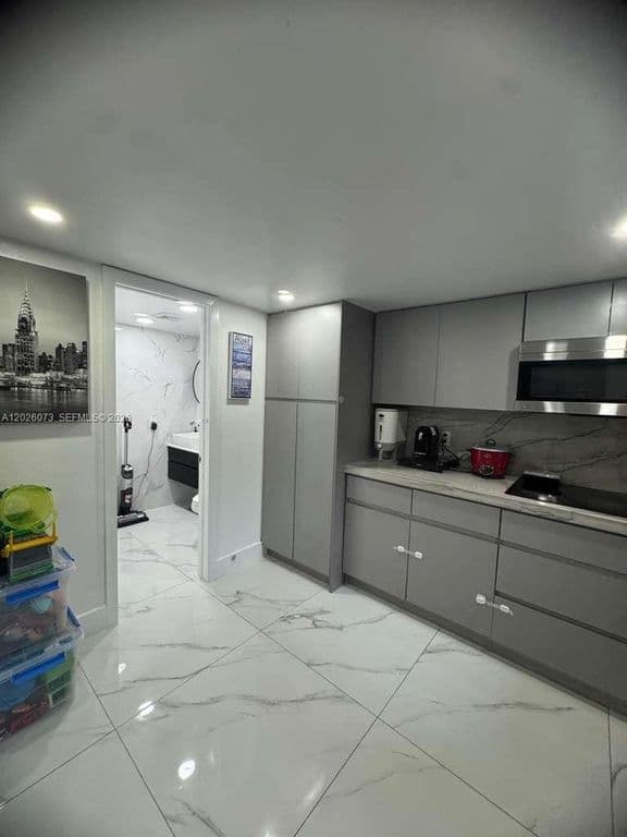 2+1 Condo — 8430 NW 8th St APT B11