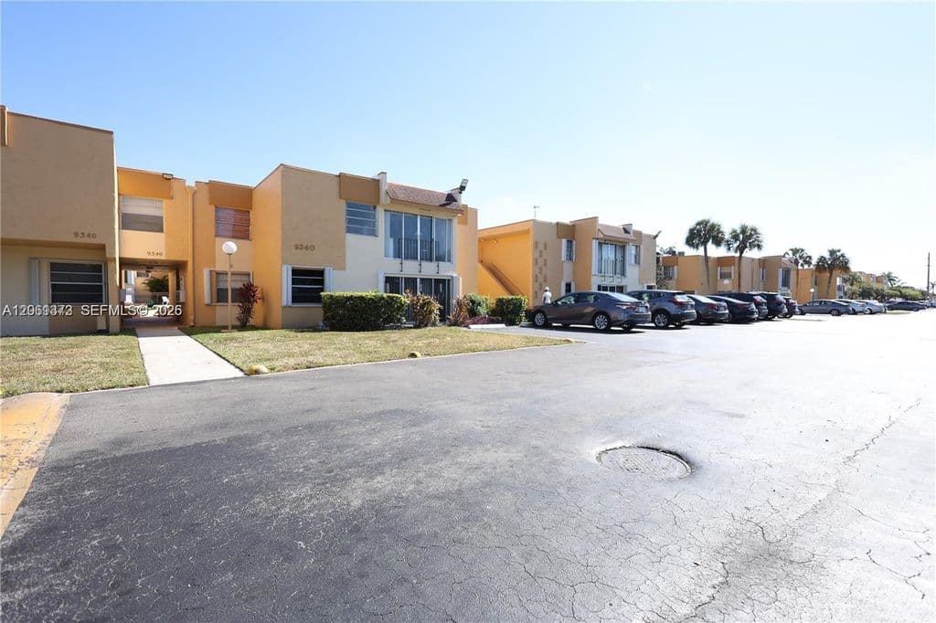 2+1 Condo — 9340 W Flagler St APT 104B