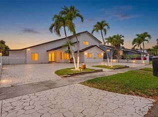 5+1 Müstakil ev — 10934 SW 137th Ct, Miami, 33186