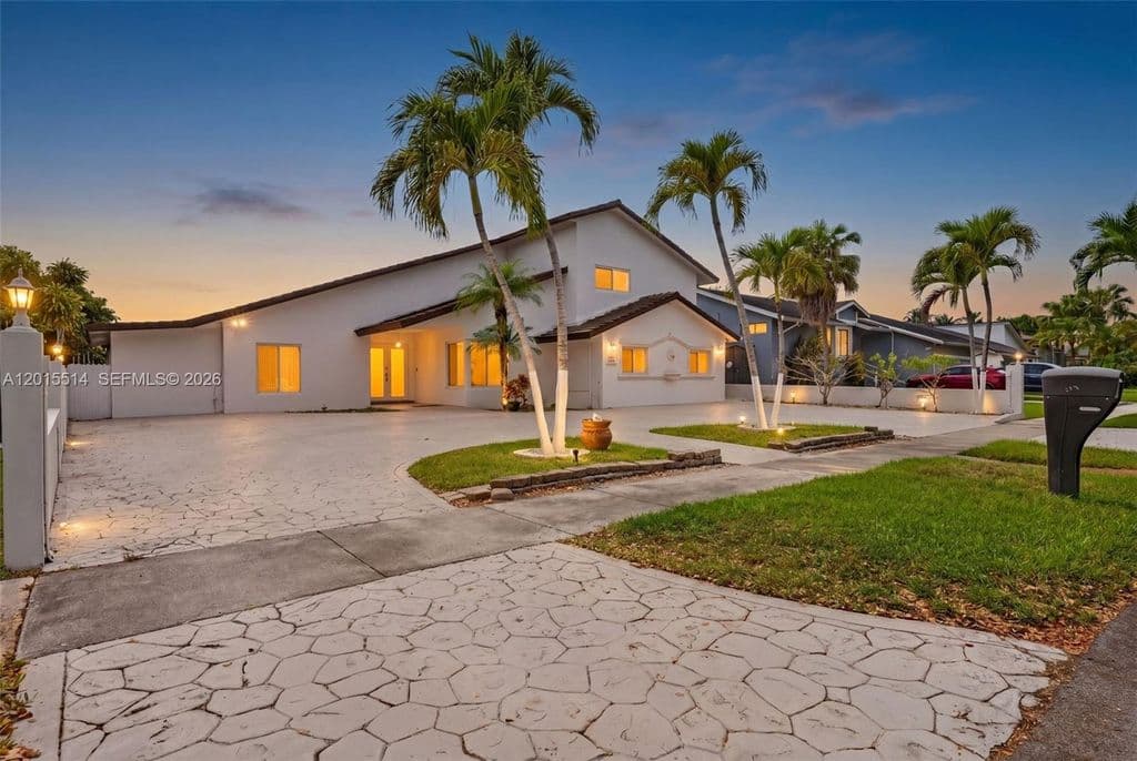 5+1 Müstakil ev — 10934 SW 137th Ct