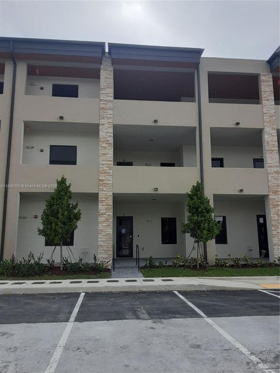 2-bedroom Condo — 8175 NW 104th Ave #35