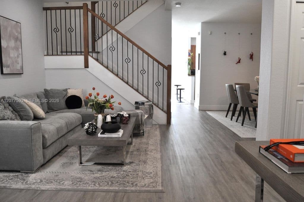 3+1 Mülk — 7940 NW 108th Pl