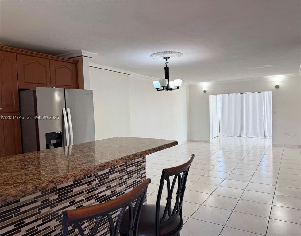 2-bedroom Condo — 1850 W 56th St APT 2404