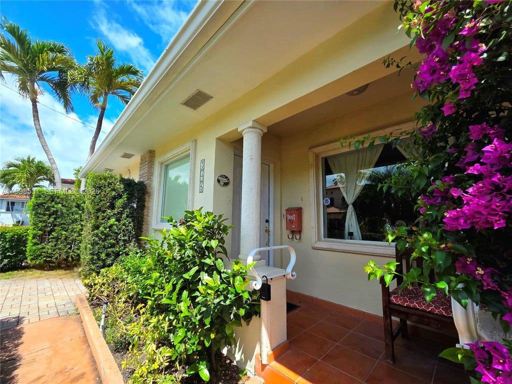 2+1 Müstakil ev — 345 Malaga Ave