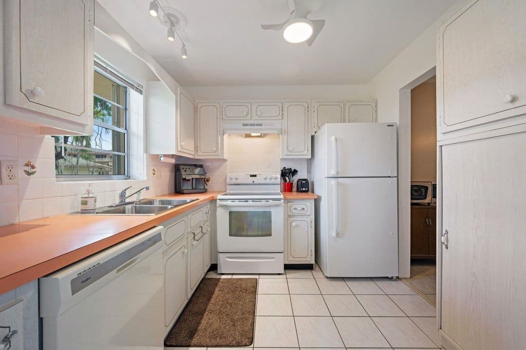 2+1 Condo — 5300 Washington Street #108d