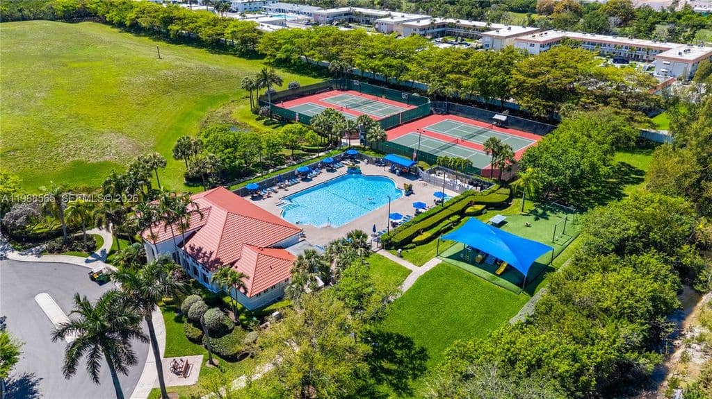 2-bedroom Property — 1120 Canella Ln