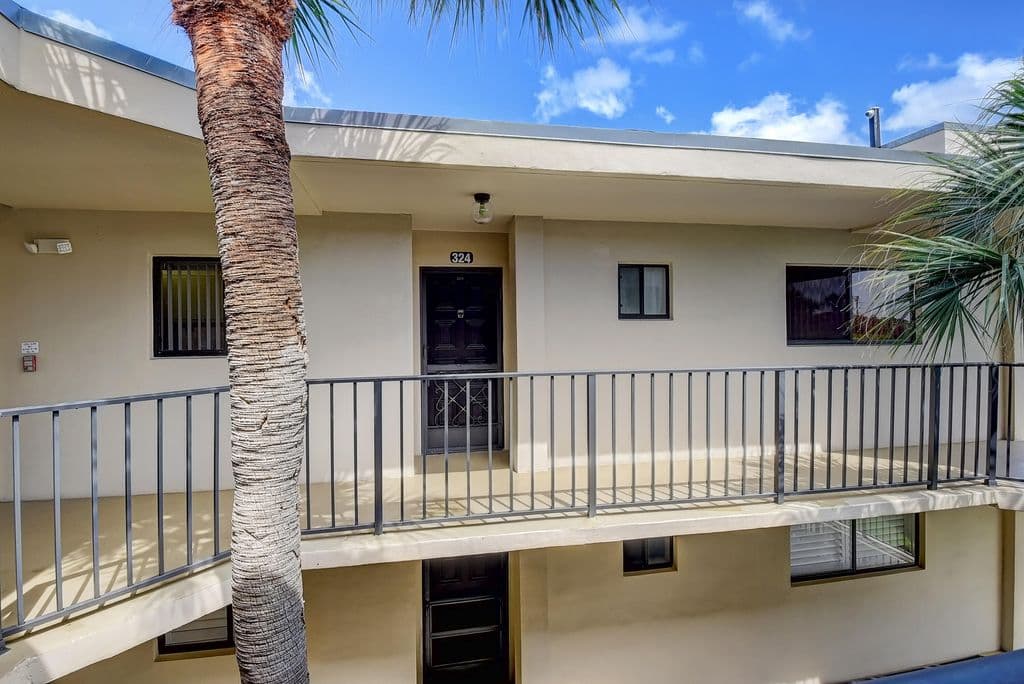 2-bedroom Condo — 5370 Las Verdes Circle #324