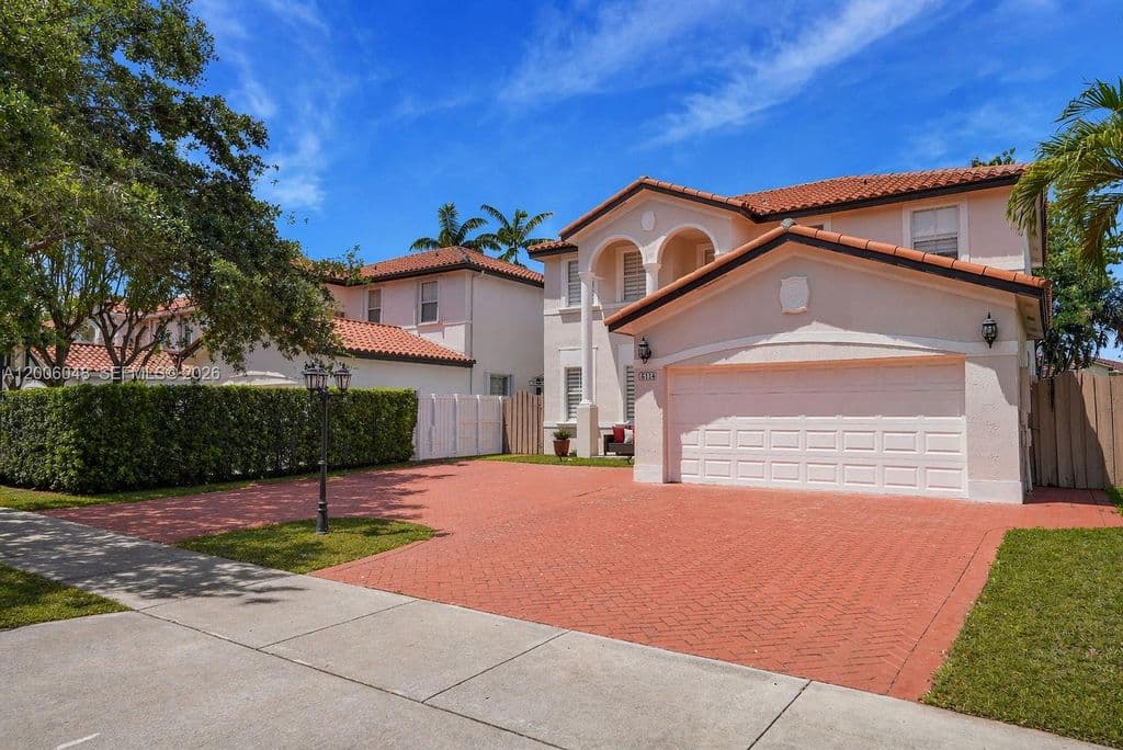 5-bedroom Single-Family Home — 6114 SW 158th Psge