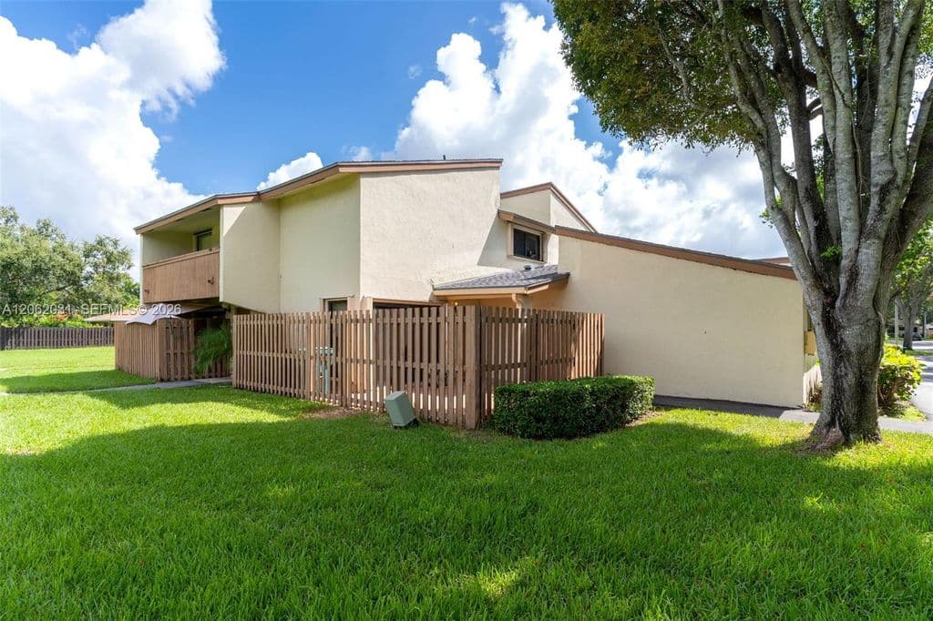 3-bedroom Condo — 11411 SW 109th Rd #50Y