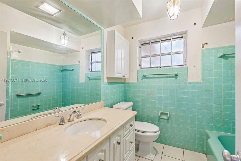 2-bedroom Single-Family Home — 3121 Hollywood Blvd