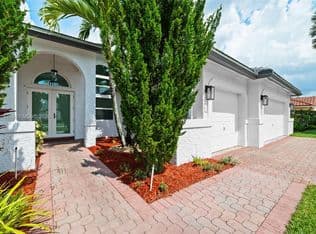4-bedroom Single-Family Home — 3292 Ridge Trce, Davie, 33328