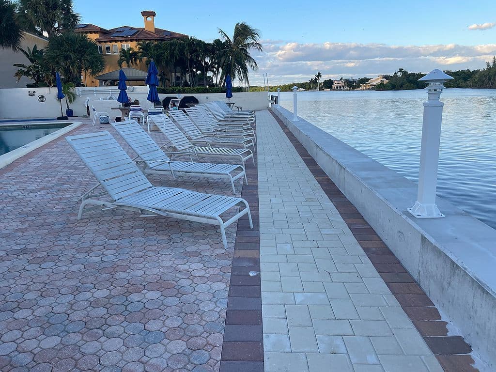 2+1 Condo — 600 Snug Harbor Dr APT A10