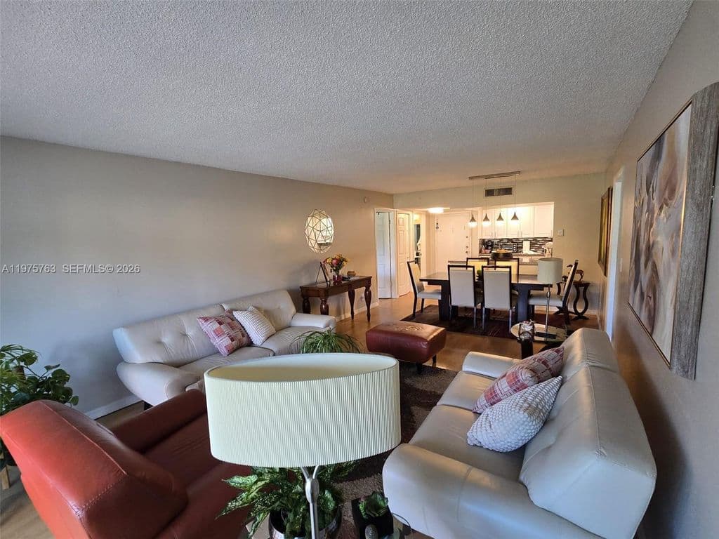 2+1 Condo — 140 Lakeview Dr APT 111