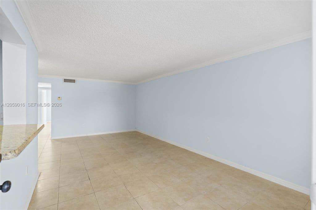 1+1 Condo — 7620 Carlyle Ave APT 206