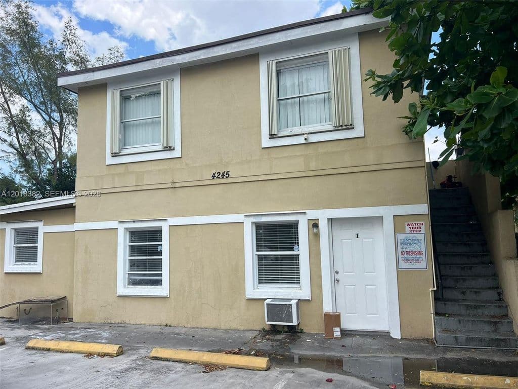 5-bedroom Property — 4245 NW 24th Ave