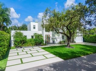 7-bedroom Single-Family Home — 7930 SW 52nd Ct, Miami, 33143