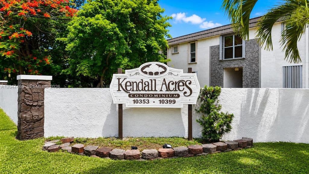 2-bedroom Condo — 10381 N Kendall Dr APT M8