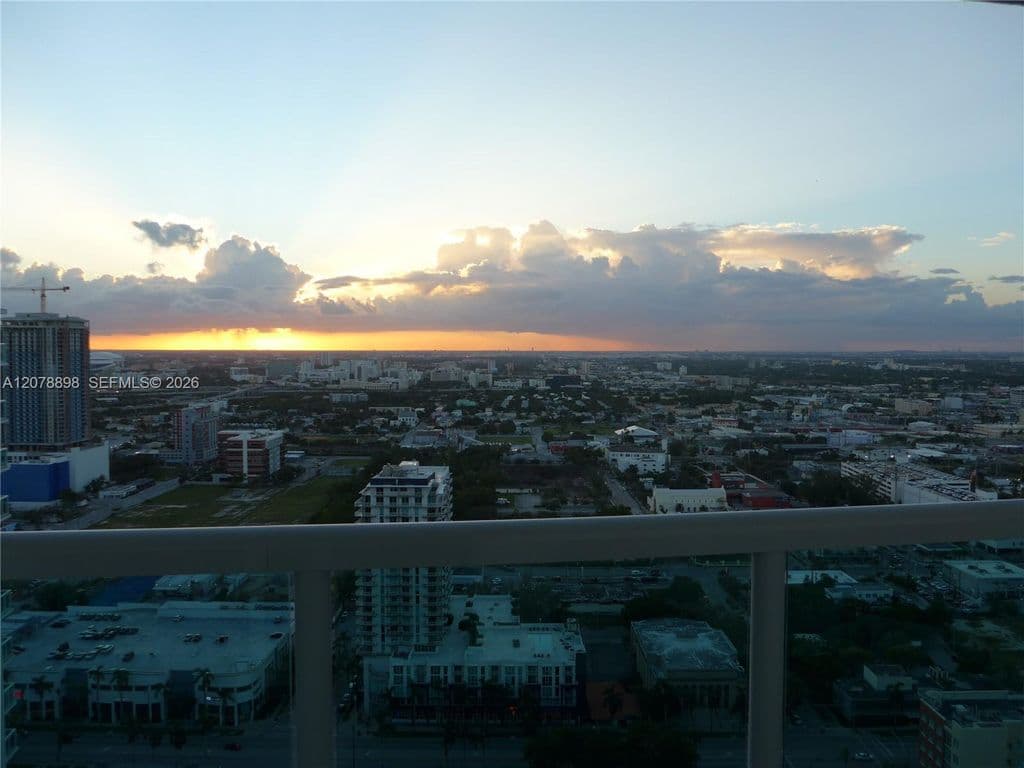 2+1 Condo — 1800 N Bayshore Dr APT 3710