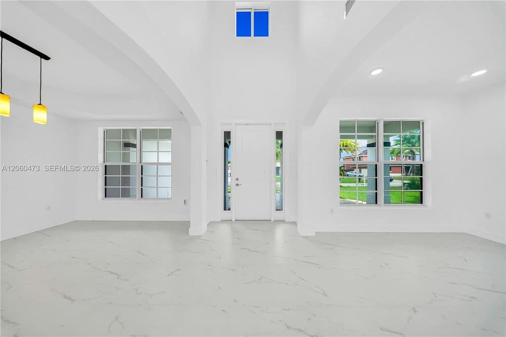 5-bedroom Single-Family Home — 21101 SW 132nd Ct