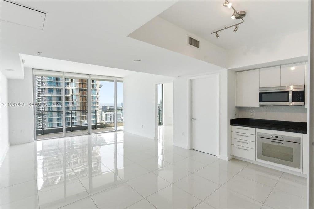 2+1 Condo — 92 SW 3rd St APT 3804