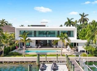 6-bedroom Single-Family Home — 375 N Hibiscus Dr, Miami Beach, 33139