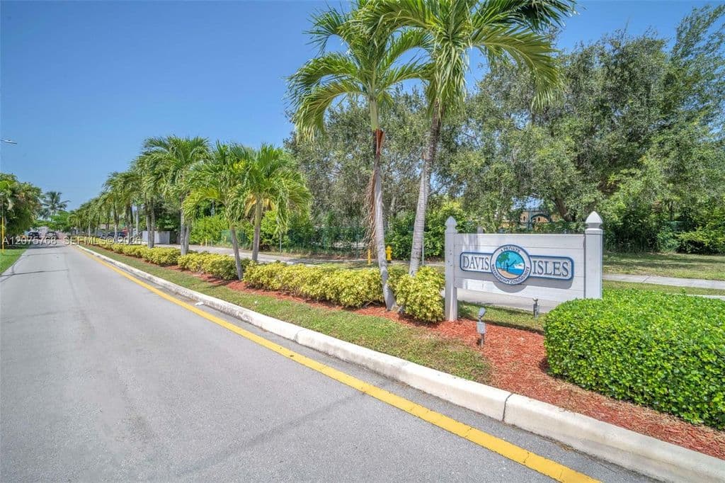 3+1 Müstakil ev — 4448 SW 37th Ave