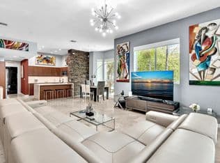 3-bedroom Townhouse — 733 NE 4th Avenue #733, Fort Lauderdale, 33304