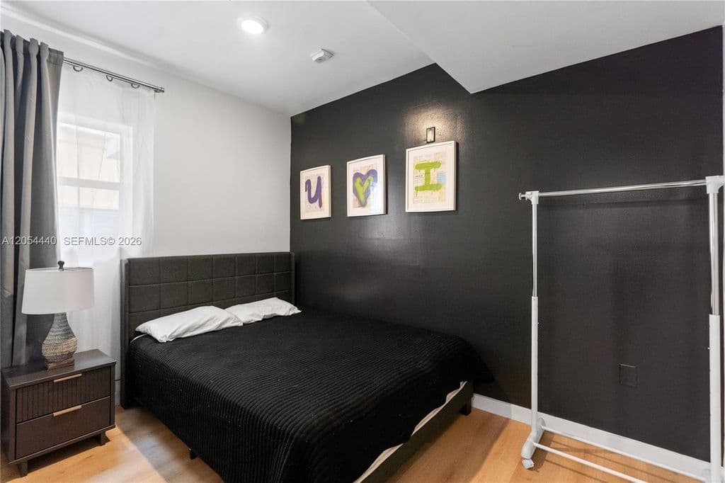 2+1 Condo — 810 7th St Unit 102