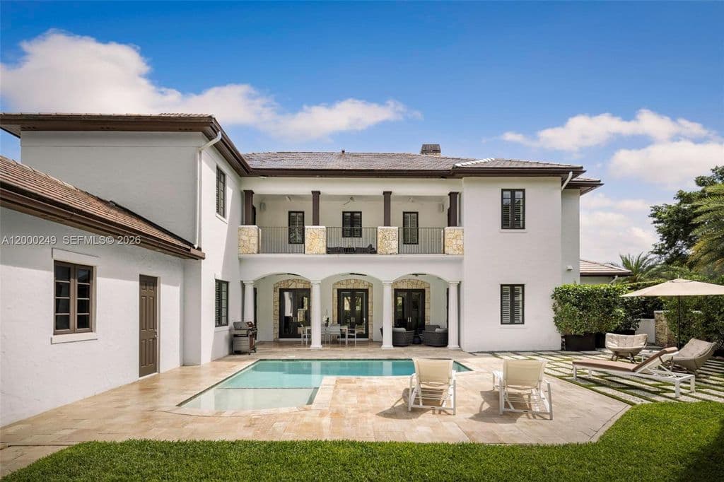 5+1 Müstakil ev — 475 Amalfi Ave