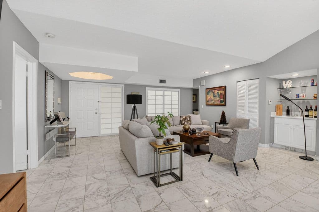 2+1 Condo — 7369 Orangewood Lane #307