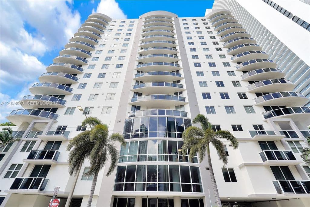 1-bedroom Condo — 601 NE 23rd St APT 901