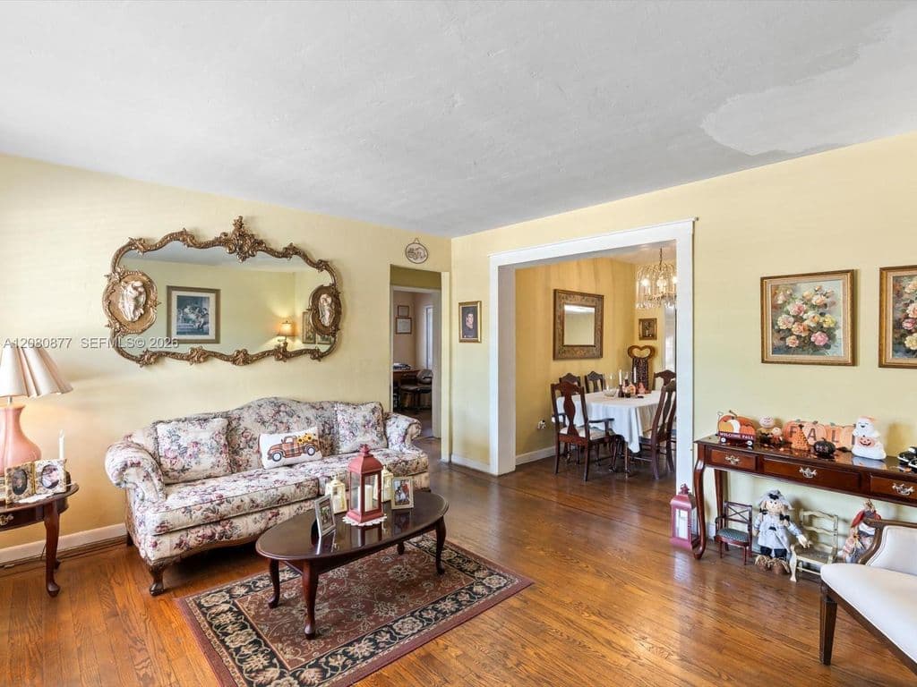 4-bedroom Single-Family Home — 1828 SW 18th St