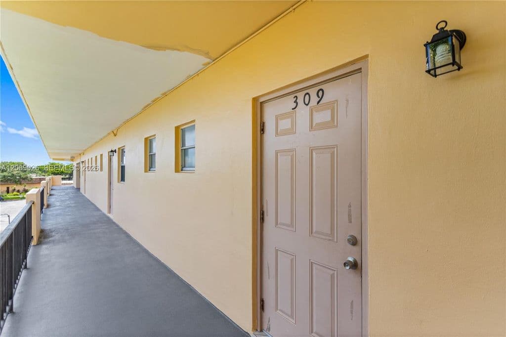 1+1 Condo — 201 Berkley Rd APT 309
