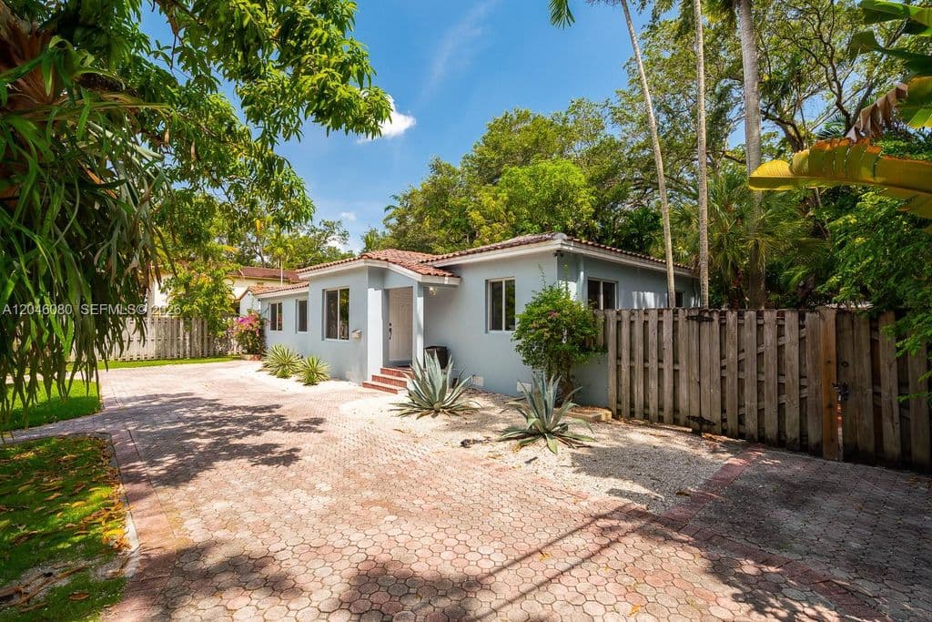 3-bedroom Single-Family Home — 2215 Tequesta Ln