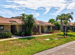 2-bedroom Townhouse — 204 Meadows Drive, Boynton Beach, 33436