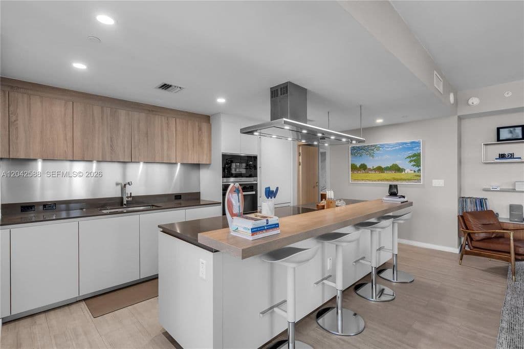 3+1 Condo — 1000 Brickell Plz #2402