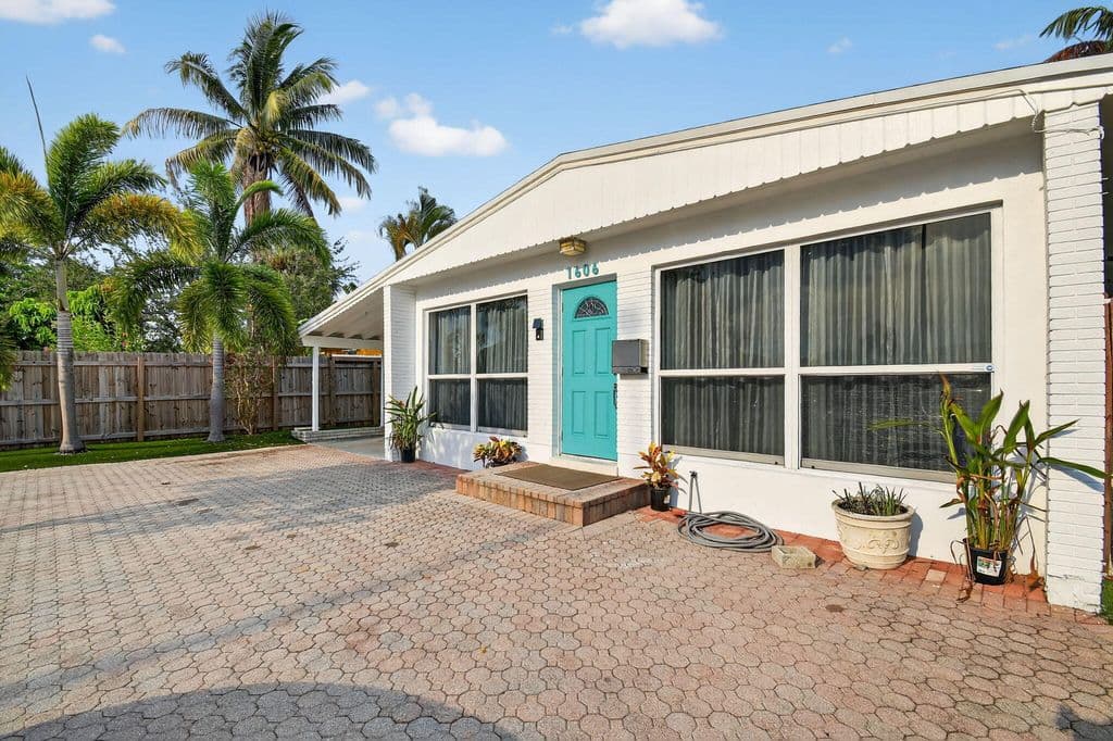 3+1 Müstakil ev — 1606 NE 15th Avenue #1606