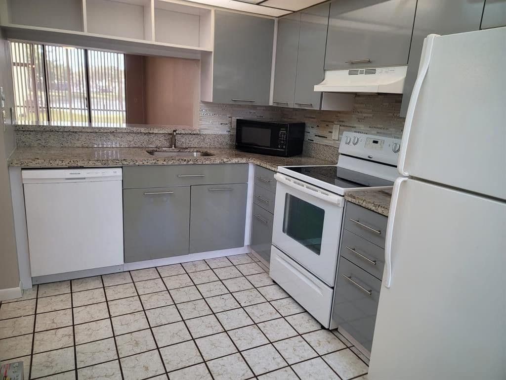2-bedroom Condo — 11318 Taft Street