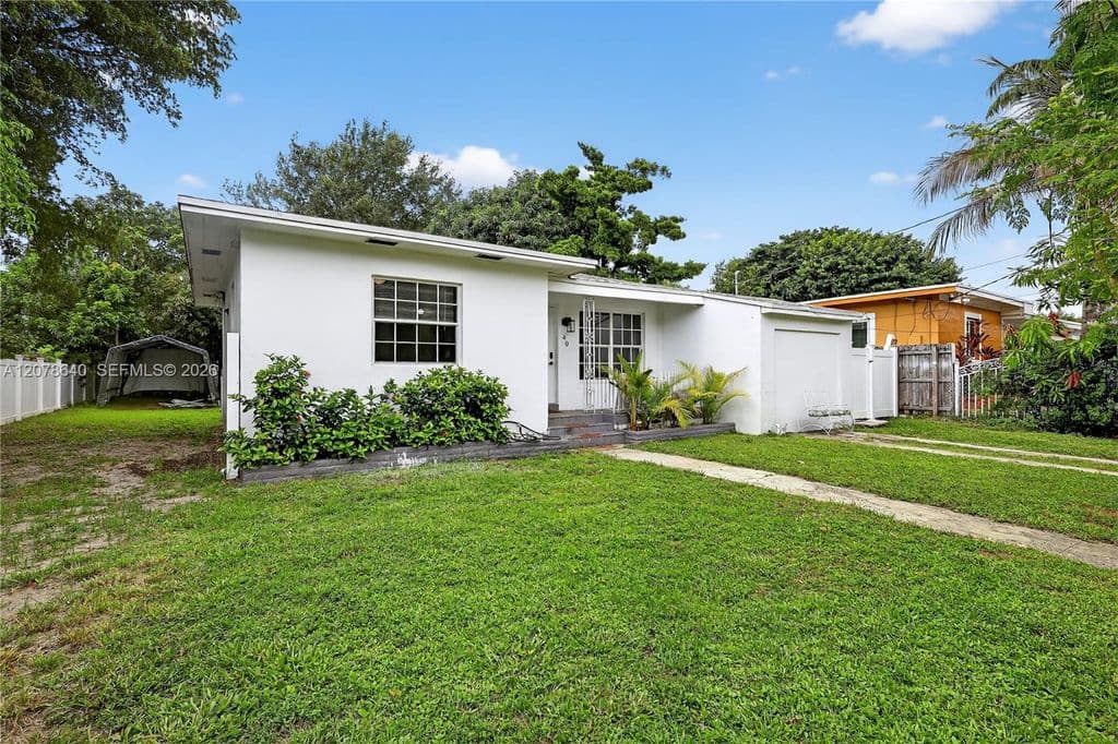 2+1 Müstakil ev — 40 NW 68th St