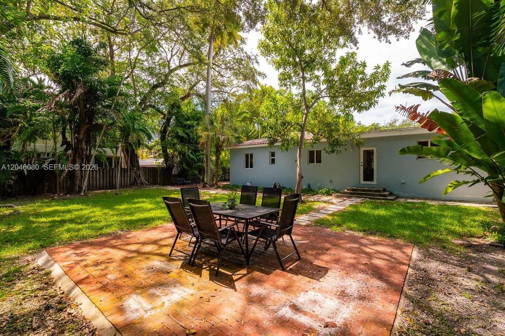 3-bedroom Single-Family Home — 2215 Tequesta Ln