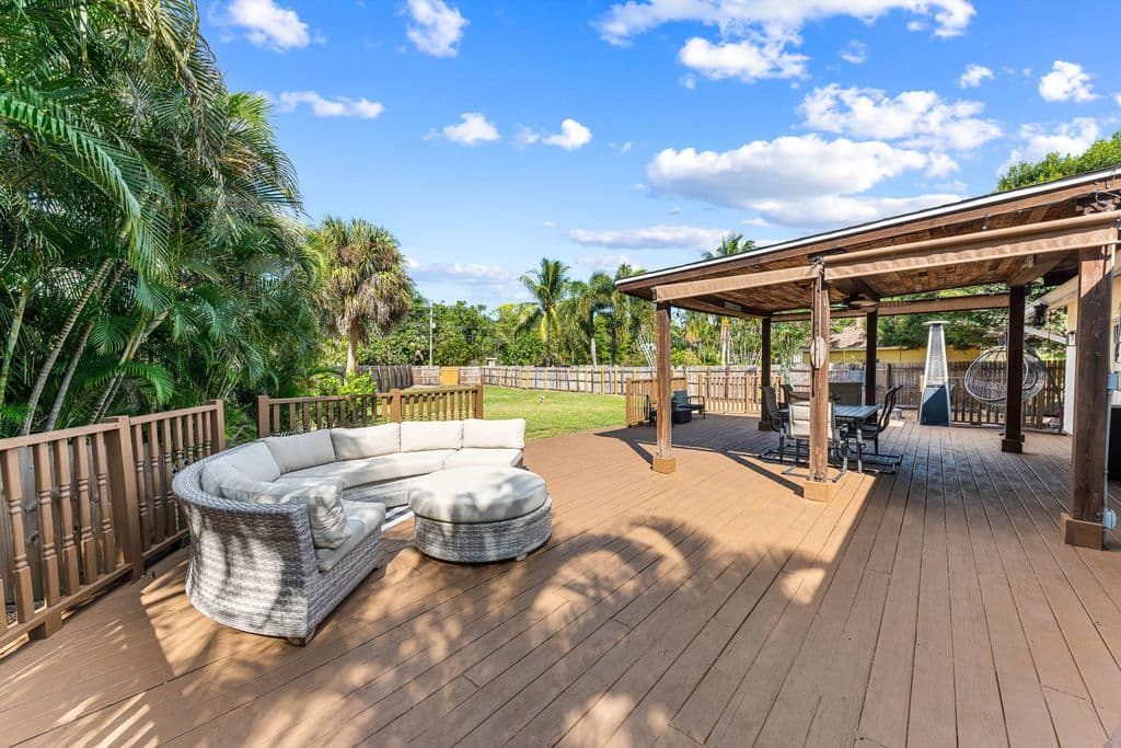 4+1 Müstakil ev — 6567 Cindi Lane