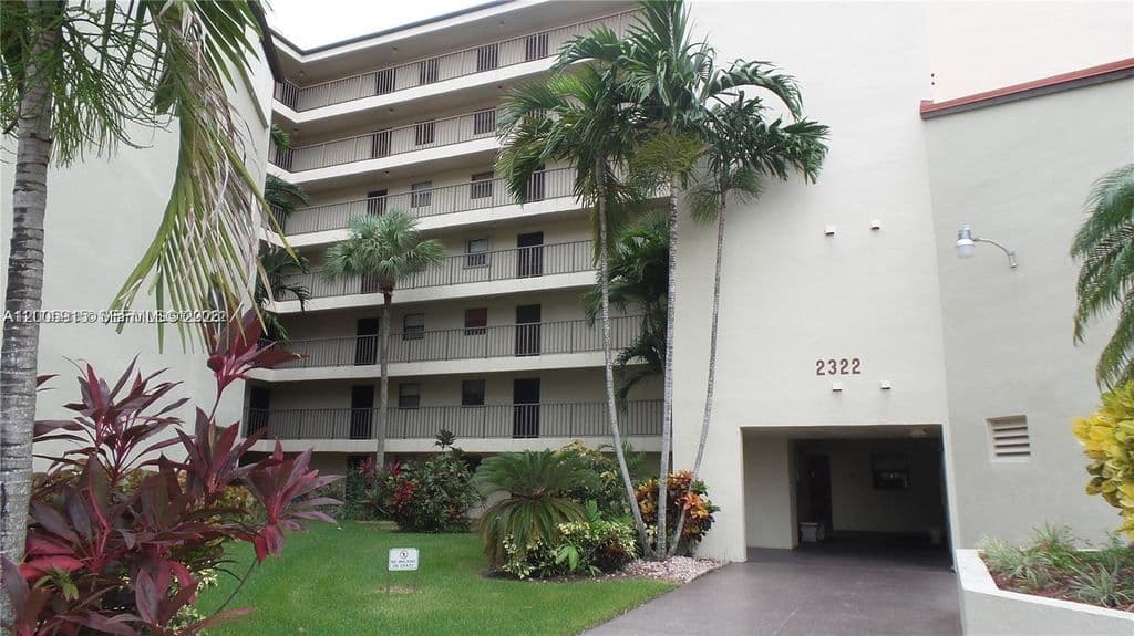 2+1 Condo — 2320 S Cypress Bend Dr APT 204